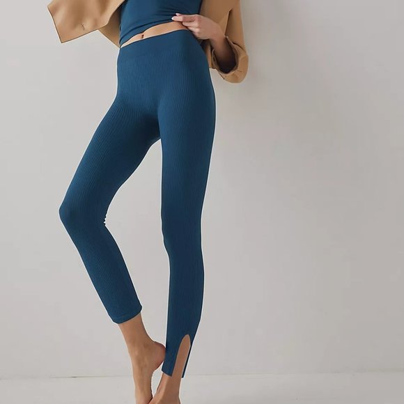 FREE PEOPLE Women's Out of Office Capri Tights Size M/L  Blue  NWT - Picture 1 of 7